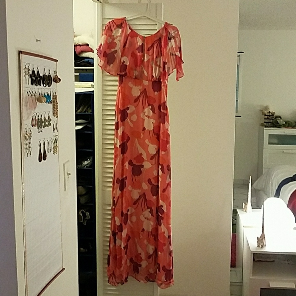 Beautiful long vaporous flowery dress
